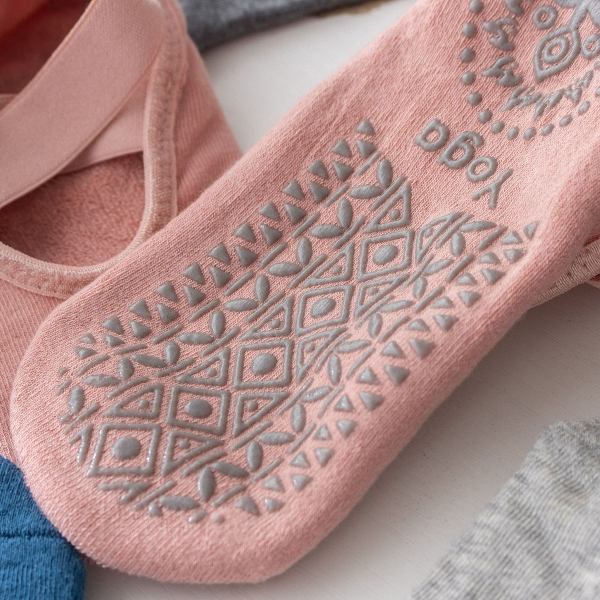 Women's Ballet Cross Grip Socks - Blush Pink